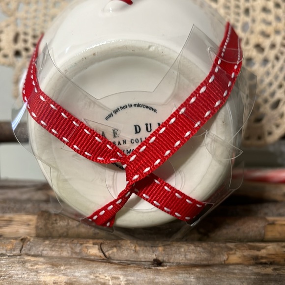 LAST SET! RAE DUNN CANDY CANE CHRISTMAS MEASURING CUPS - Picture 7 of 7